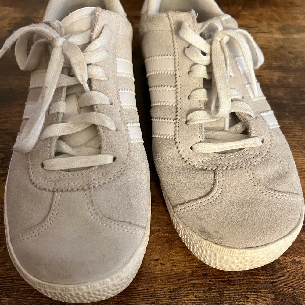 Adidas Offwhite/Gray Gazelle Ortholite Big Kid's Sneakers Size 5.5 / 7.5 Women’s